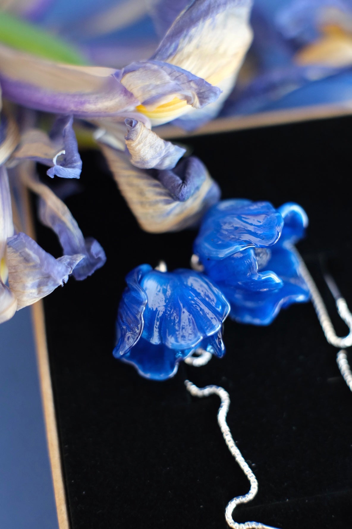 Murano glass bluebell earrings (dark blue crystal glass)