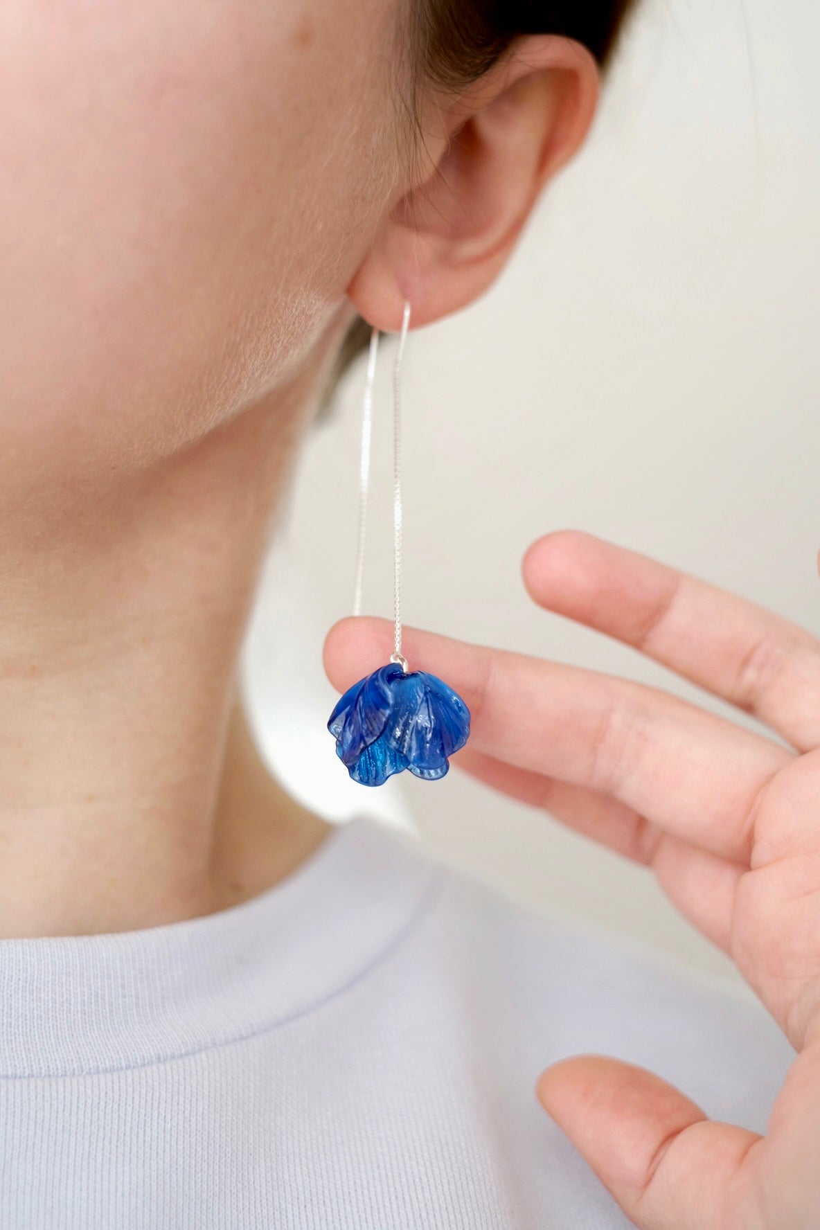 Murano glass bluebell earrings (dark blue crystal glass)