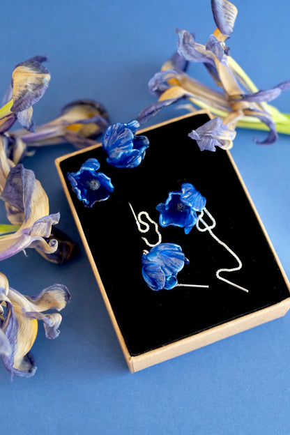 Murano glass bluebell earrings (dark blue crystal glass)